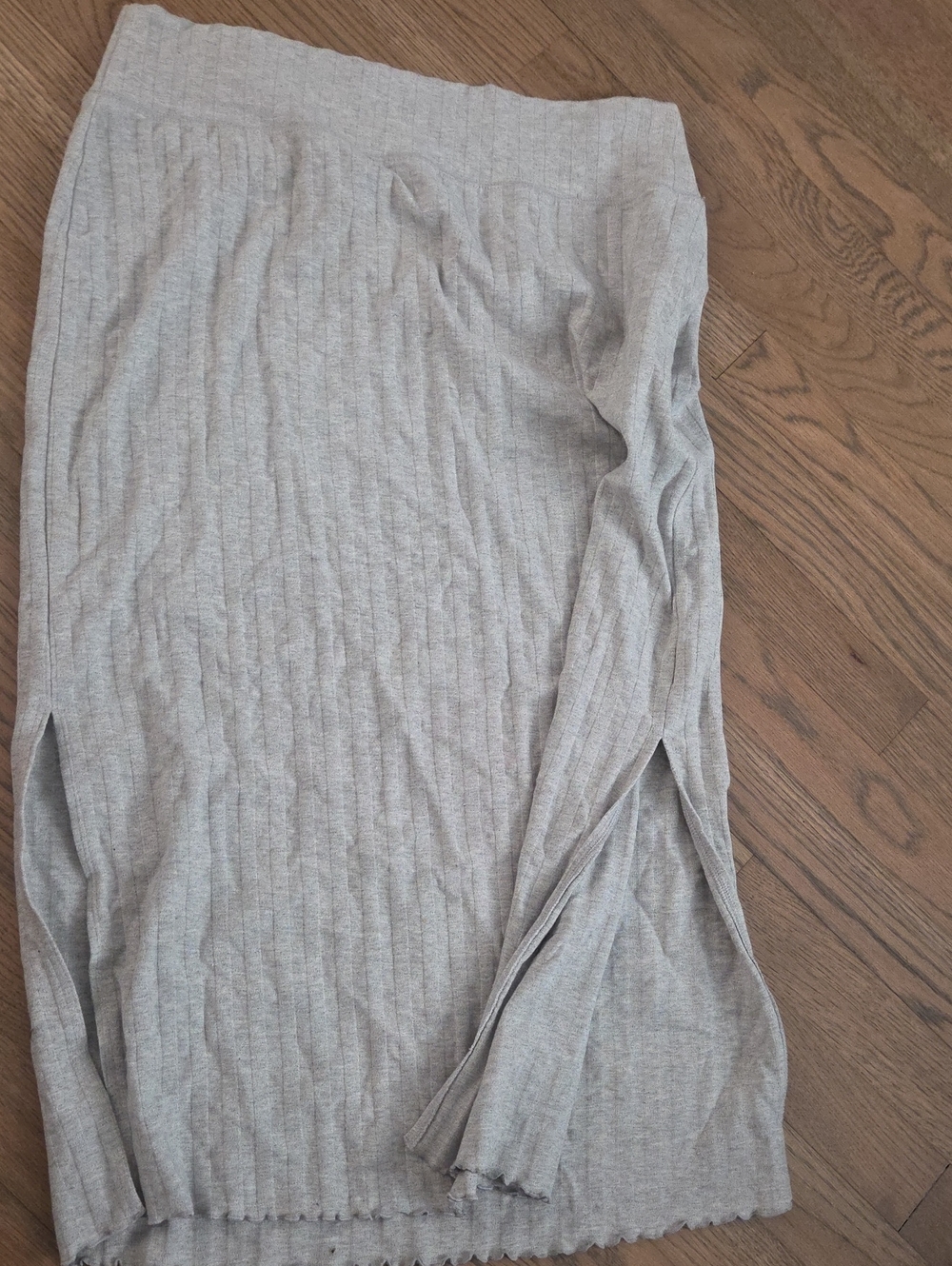 Aetrex Ribbed Midi Skirt in Light Gray